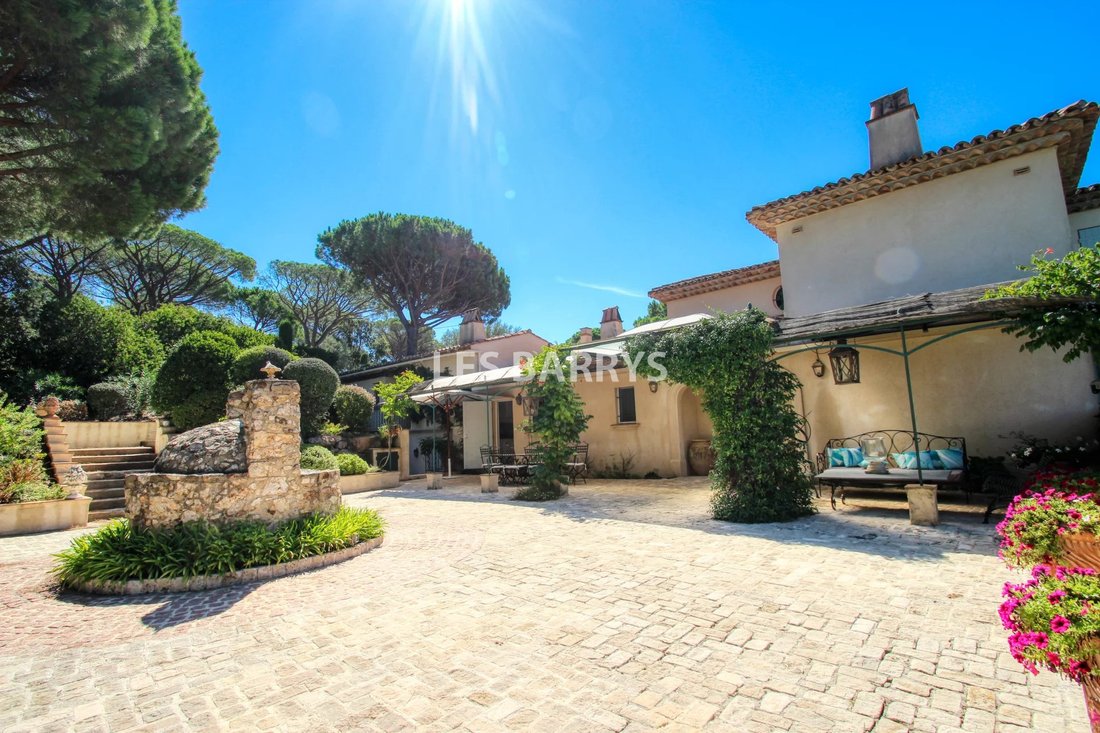 Castle in Ramatuelle, Provence-Alpes-Côte d'Azur, France 4 - 17892046
