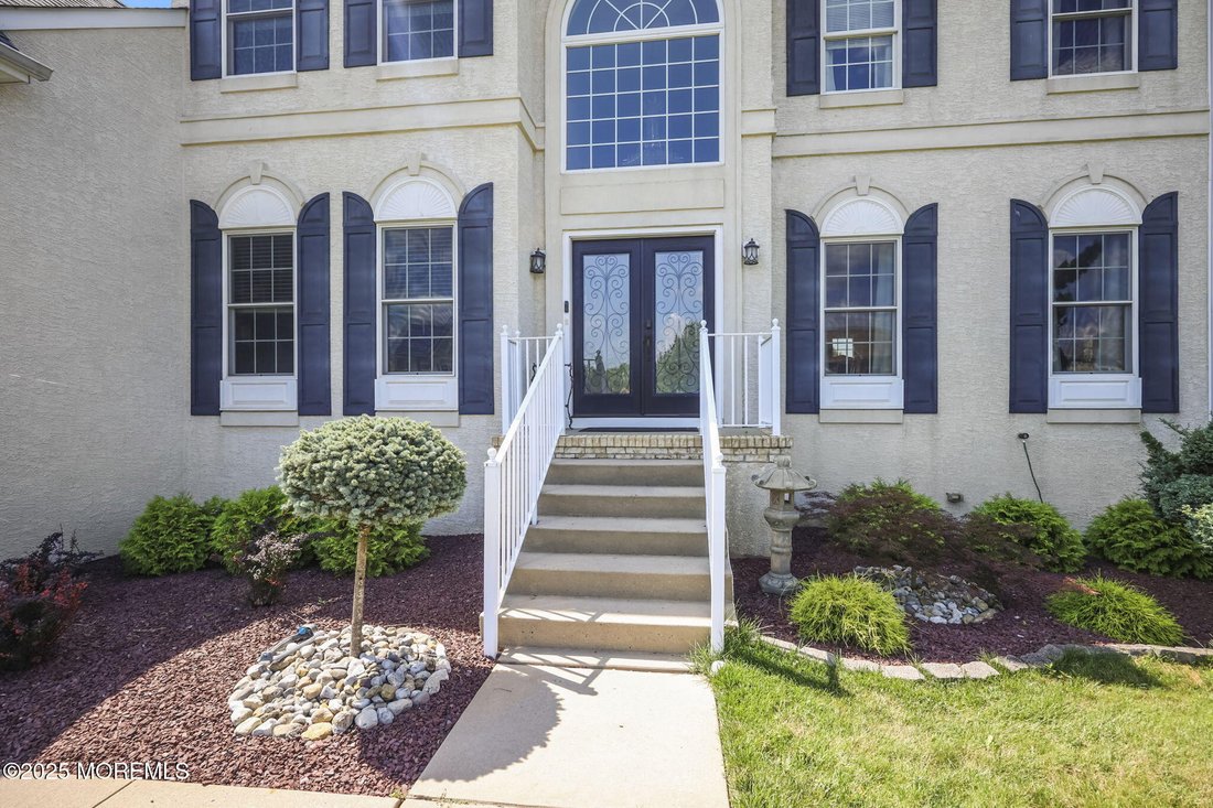 House in Freehold Township, New Jersey, United States 4 - 17892965