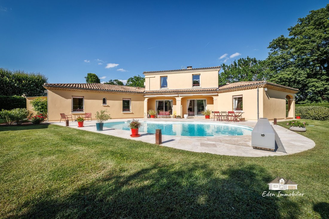 Villa in Saint-Sulpice-et-Cameyrac, Nouvelle-Aquitaine, France 1 - 17893291