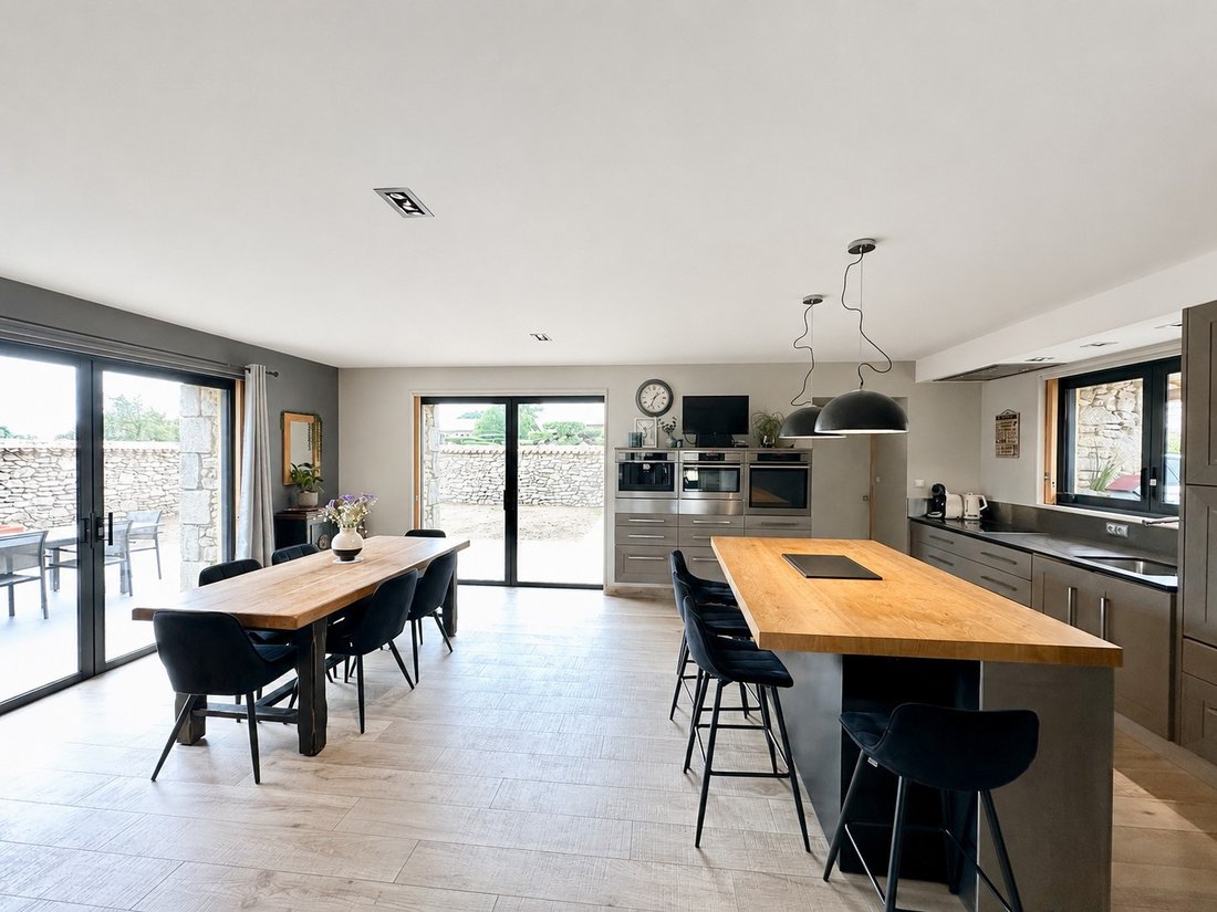 Estate in Montaigu, Montaigu-Vendee, France 5 - 17865504