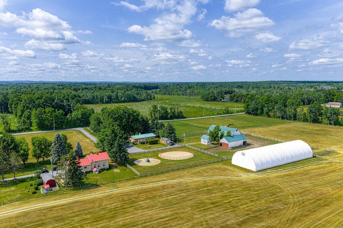 House in Hinchinbrooke, Quebec, Canada 5 - 15860229