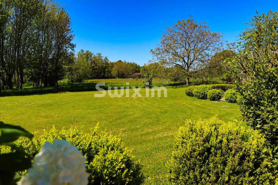 Estate in Chateaurenaud, Louhans-Châteaurenaud, France 5 - 17892491