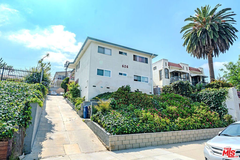 Los Angeles, California, United States 3 - 17893511