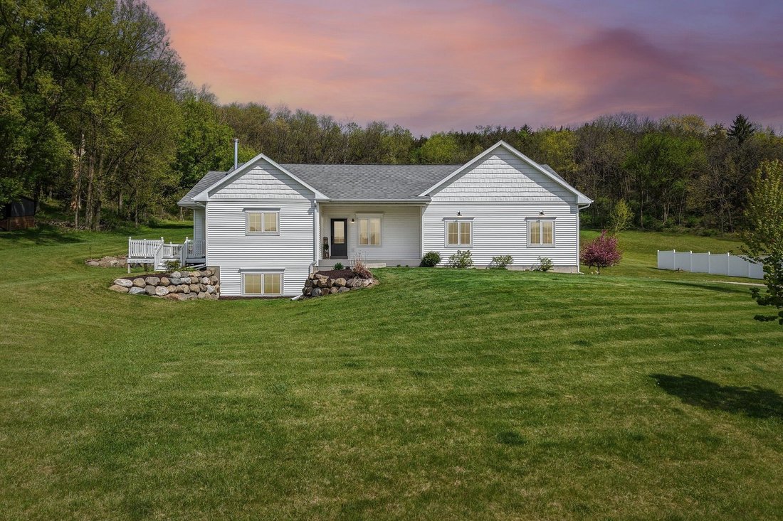 House in Black Earth, Wisconsin, United States 2 - 17893545