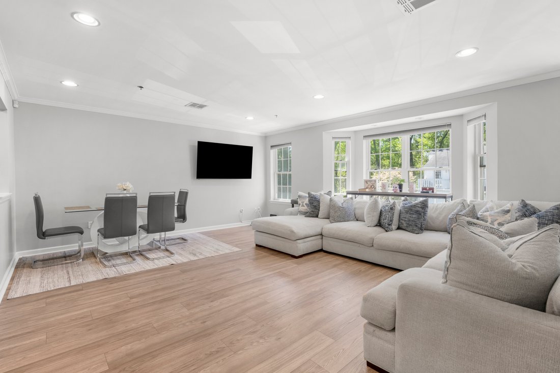 Condo in White Plains, New York, United States 5 - 17893361