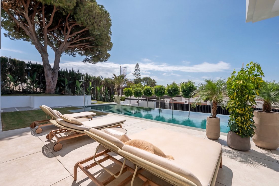 Villa in Elviria-Cabopino, Marbella, Spain 1 - 17893462