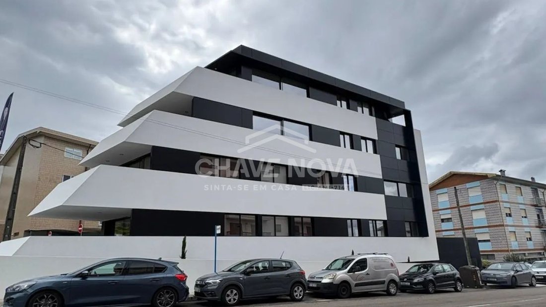 Apartment in Mafamude e Vilar do Paraiso, Porto District, Portugal 5 - 17894040