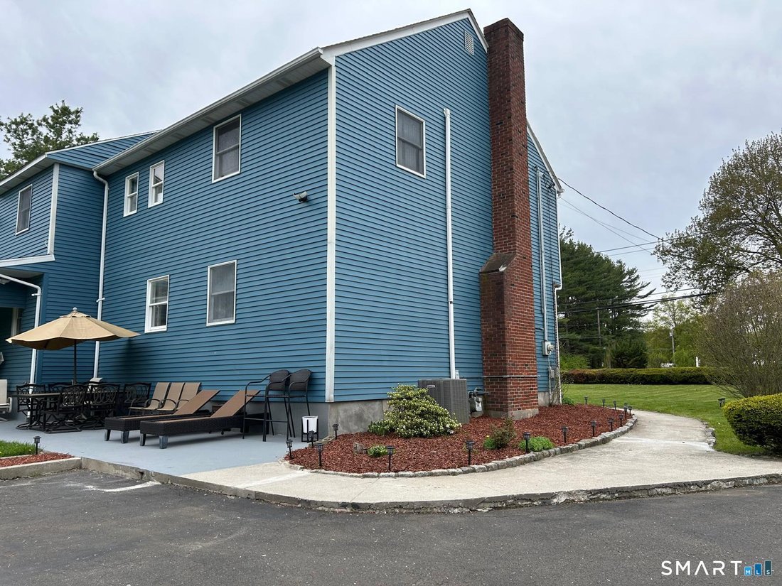 House in Trumbull, Connecticut, United States 2 - 17883895