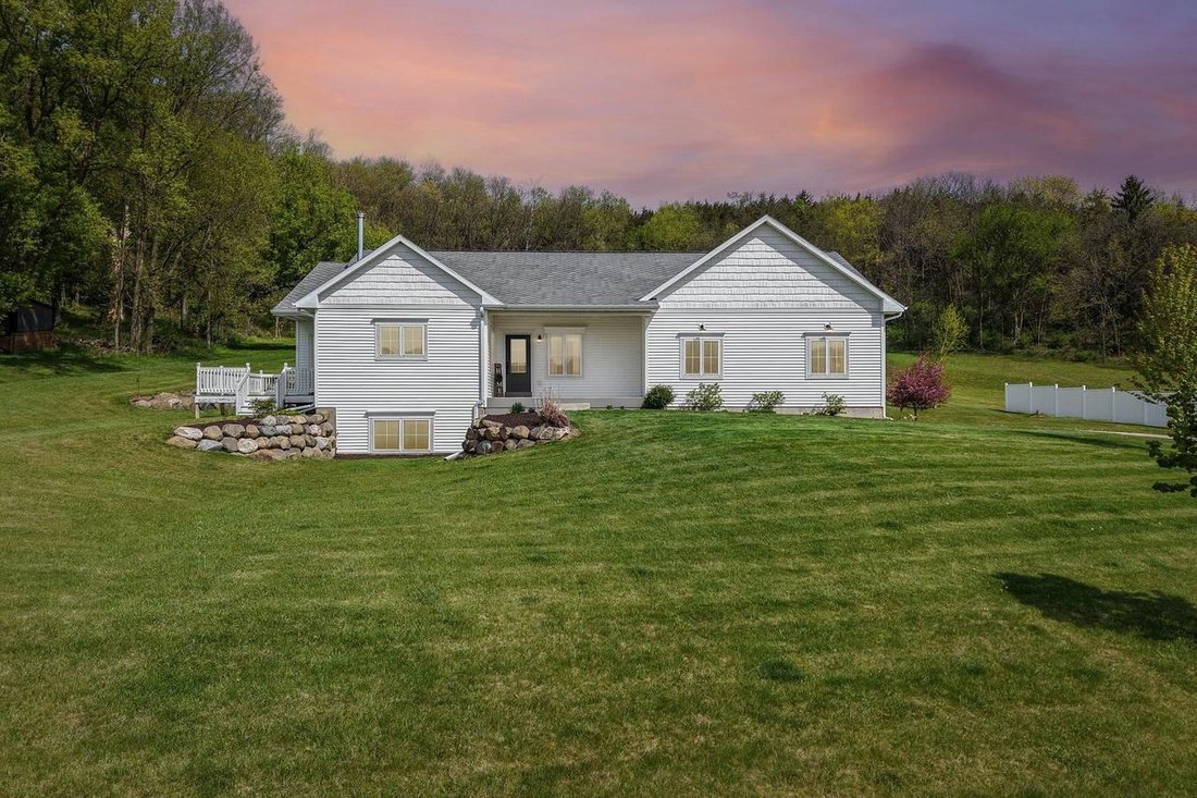 House in Black Earth, Wisconsin, United States 2 - 17893576