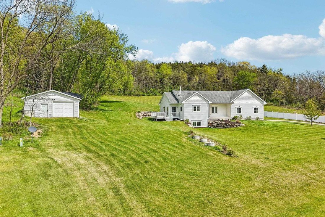 House in Black Earth, Wisconsin, United States 5 - 17893576
