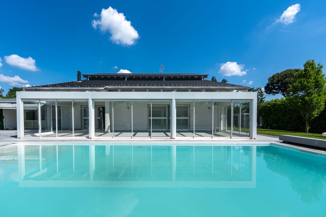 Villa in Cassano Magnago, Lombardy, Italy 3 - 17894246