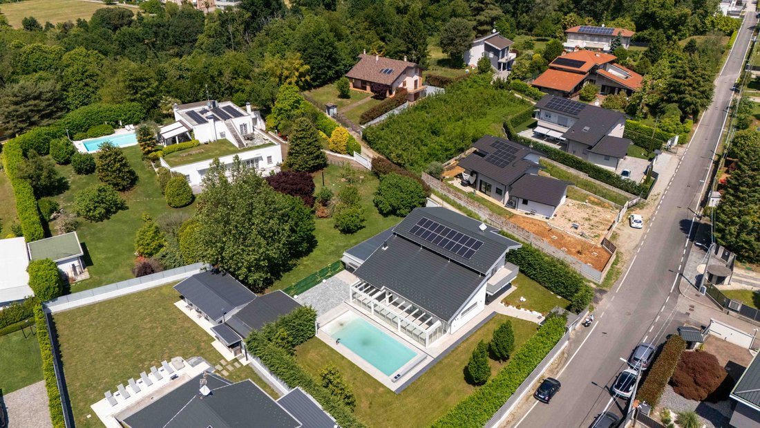 Villa in Cassano Magnago, Lombardy, Italy 2 - 17894246