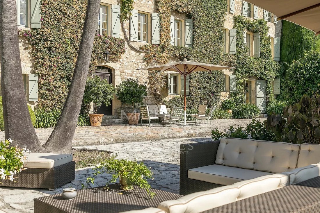 Country House in Grasse, Provence-Alpes-Côte d'Azur, France 1 - 17894398