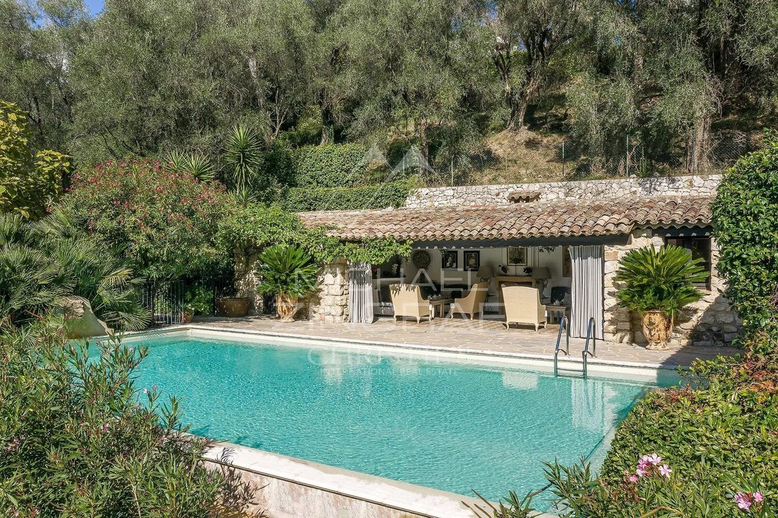Country House in Grasse, Provence-Alpes-Côte d'Azur, France 4 - 17894398