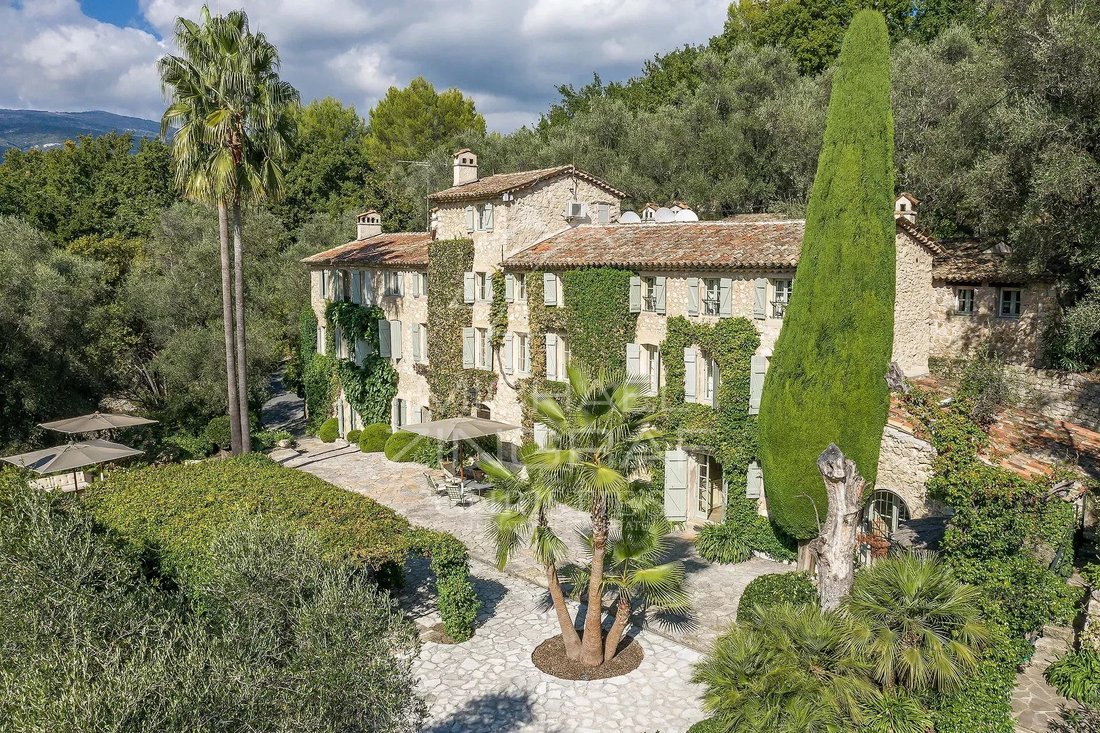 Country House in Grasse, Provence-Alpes-Côte d'Azur, France 3 - 17894398