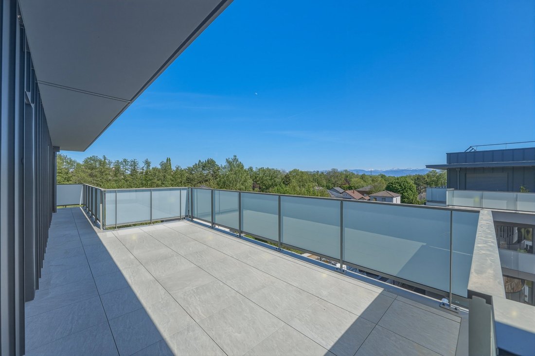 Apartment in Divonne-les-Bains, Auvergne-Rhône-Alpes, France 2 - 17894206