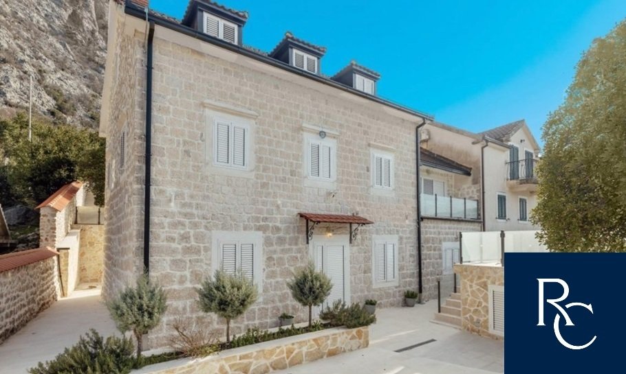 Villa in Dobrota, Kotor Municipality, Montenegro 5 - 17894843