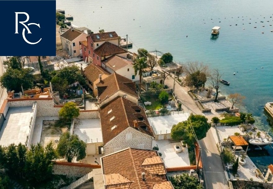 Villa in Dobrota, Kotor Municipality, Montenegro 3 - 17894843