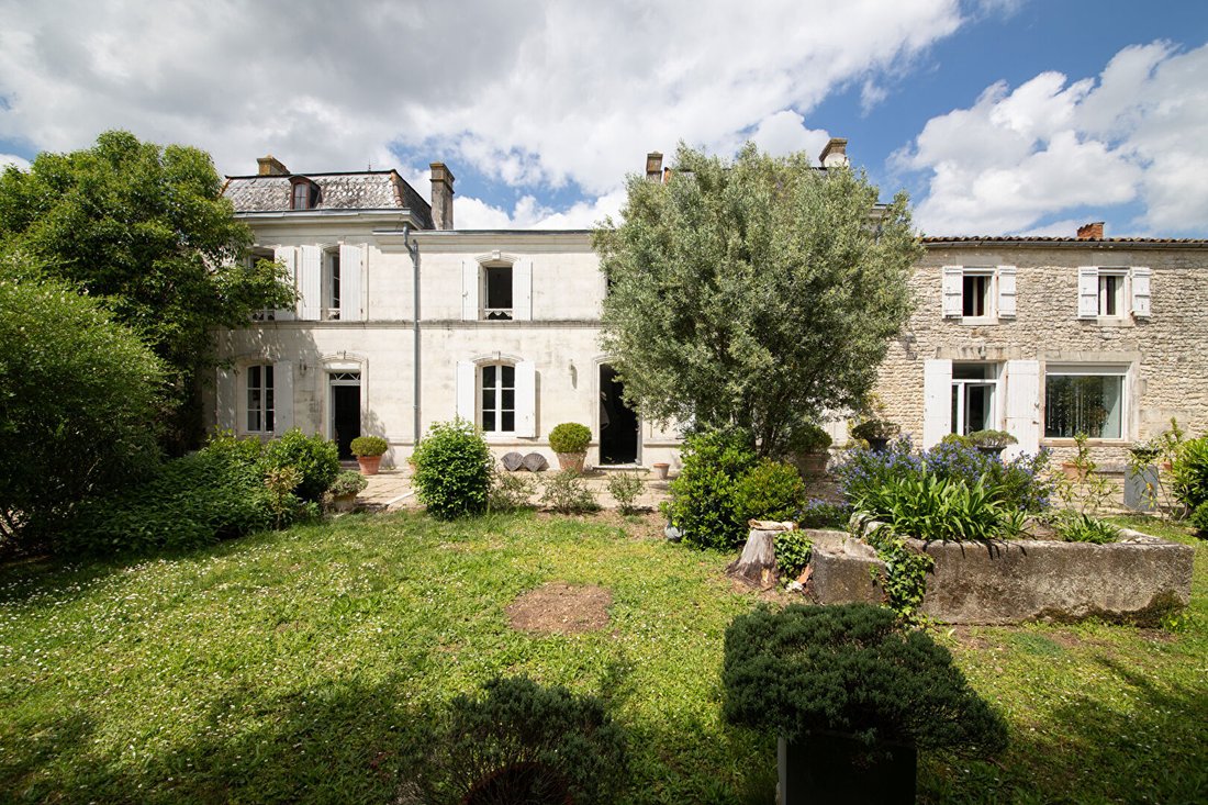 Villa in Essouvert, Nouvelle-Aquitaine, France 1 - 17796663