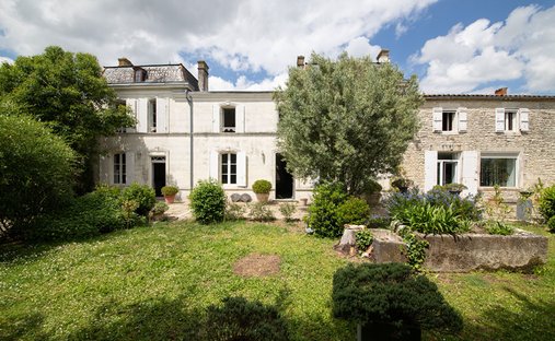 Villa in Essouvert, Nouvelle-Aquitaine, France 1