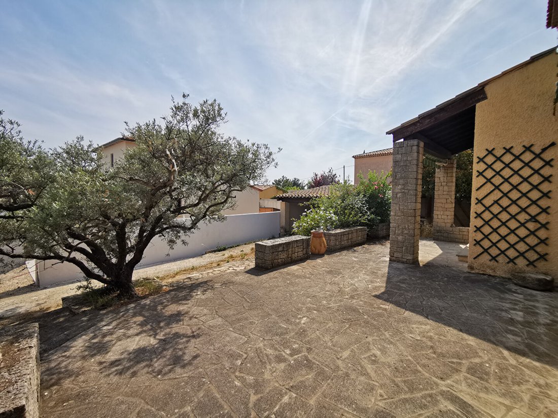 Villa in Ferrages, La Fare-les-Oliviers, France 4 - 17894489