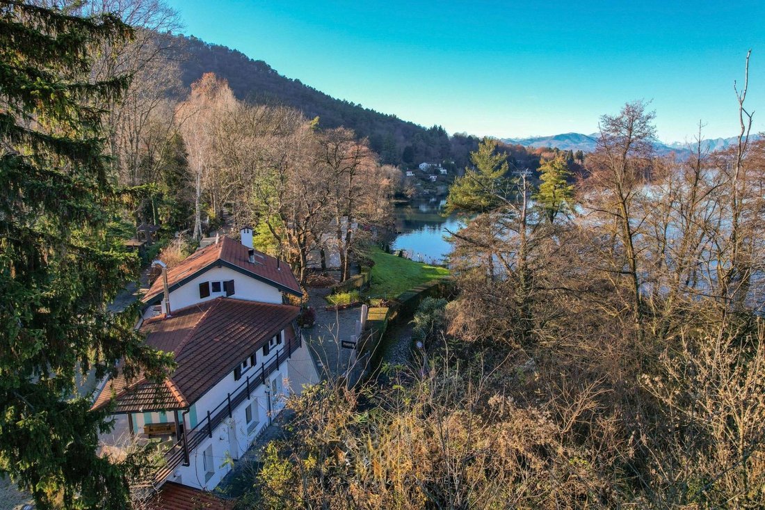 Estate in Comabbio, Lombardy, Italy 1 - 17894428