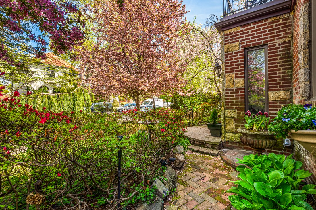 House in New York, New York, United States 4 - 17894558