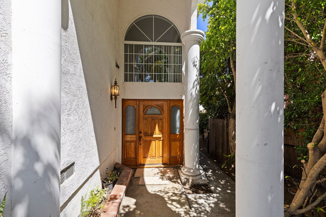 Carlsbad, California, United States 3 - 17894453