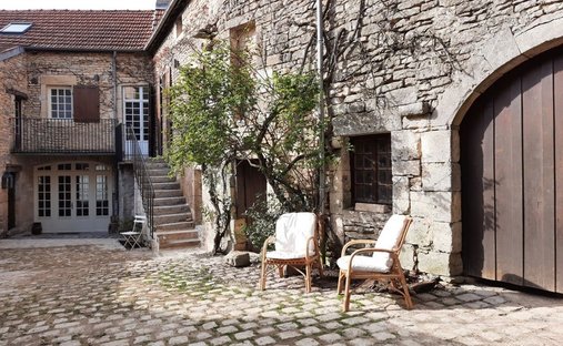 House in Flavigny-sur-Ozerain, Bourgogne – Franche-Comté, France 1