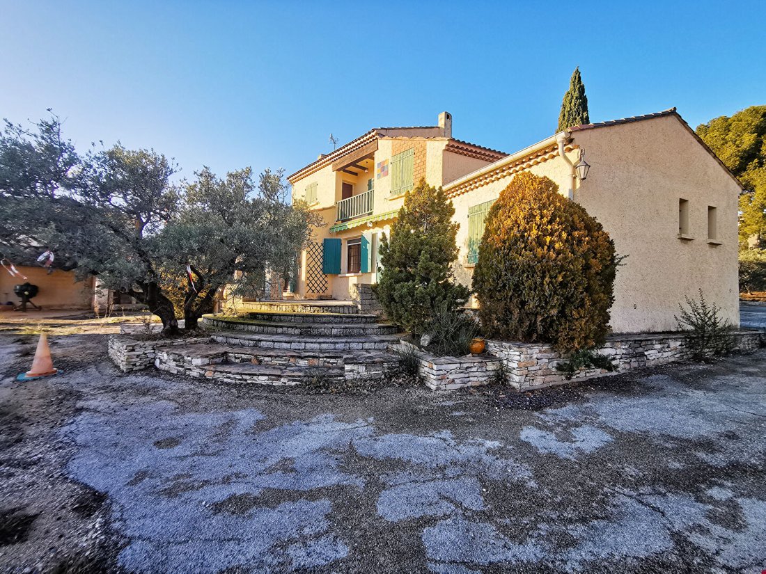 Villa in Ferrages, La Fare-les-Oliviers, France 3 - 17894489