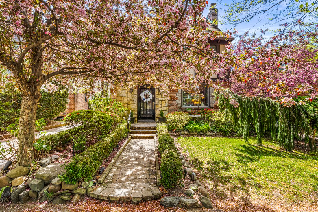 House in New York, New York, United States 2 - 17894558