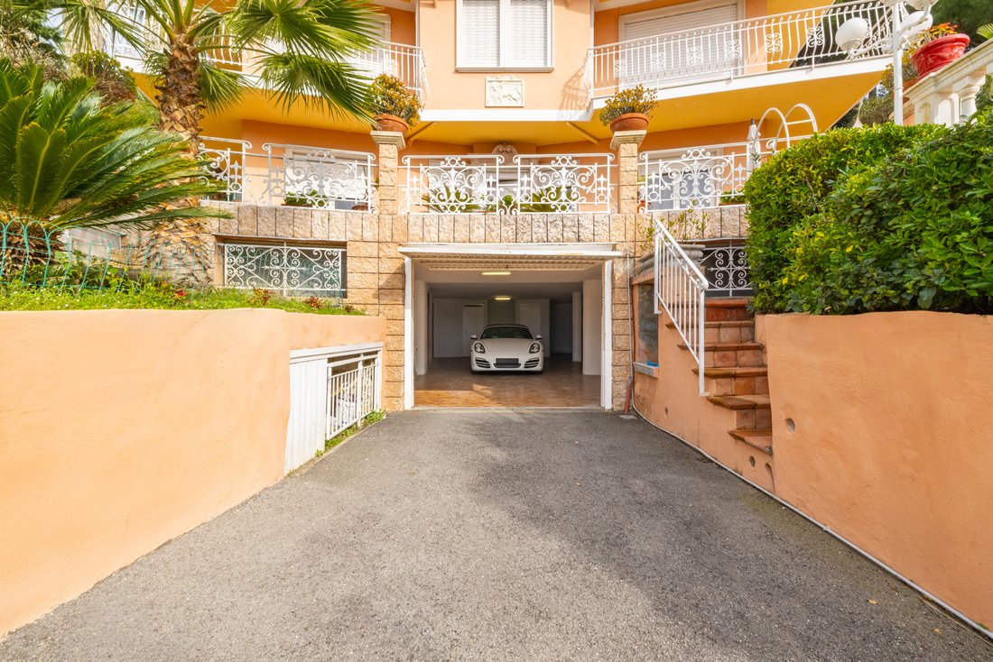 Villa in Bordighera, Liguria, Italy 2 - 17895077