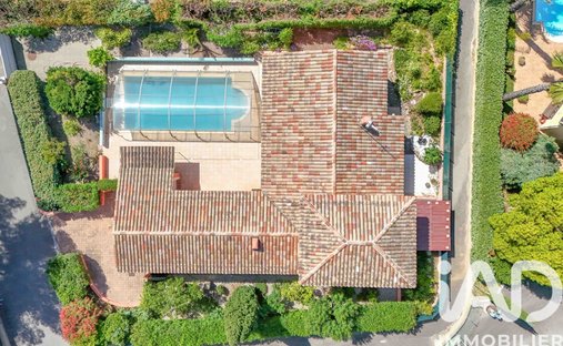 House in Les Plaines-Les Tasses, Saint-Raphaël, France 1