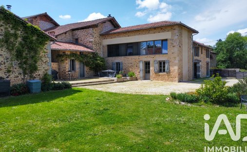 Maison à Rochechouart, Nouvelle-Aquitaine, France 1
