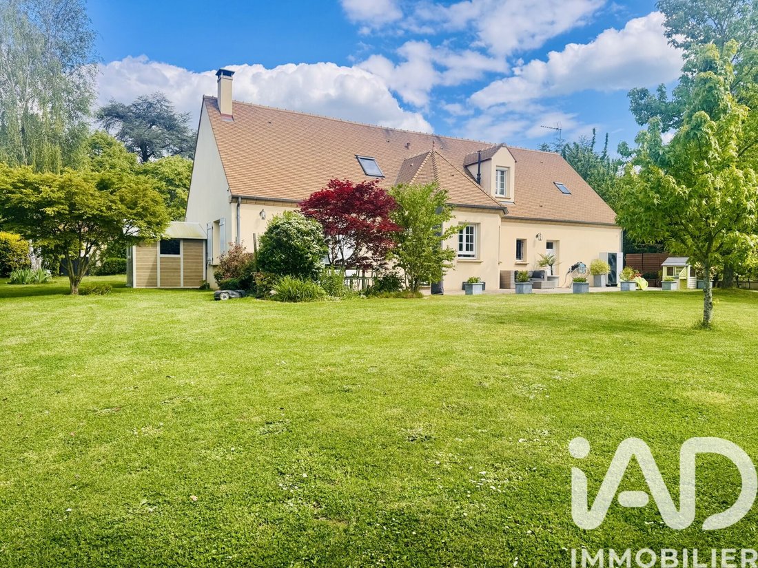 House in Bazoches-sur-Guyonne, Ile-de-France, France 2 - 17897139