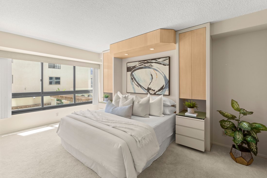 Condo in San Diego, California, United States 5 - 17895218