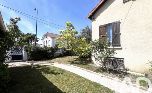 House in Chene Ouest, Bezons, France 1