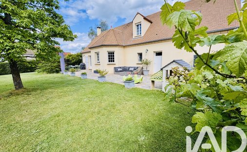 House in Bazoches-sur-Guyonne, Ile-de-France, France 1