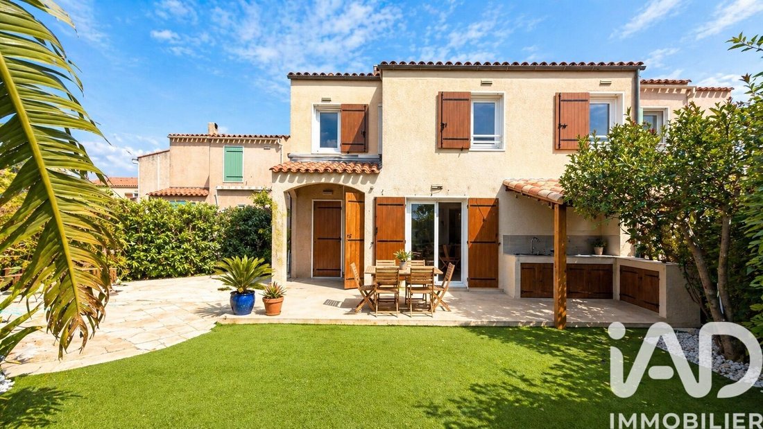 House in Hyeres, Provence-Alpes-Côte d'Azur, France 1 - 17897324