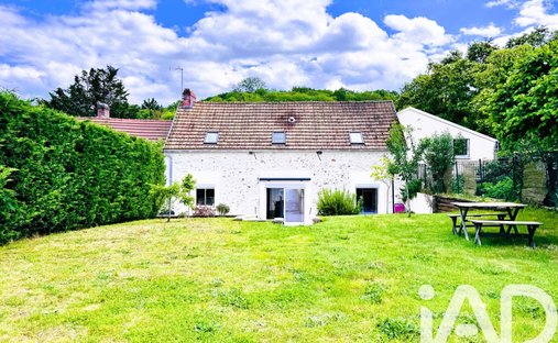 House in Bazoches-sur-Guyonne, Ile-de-France, France 1