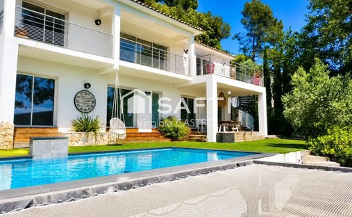 House in Bagnols-en-Forêt, Provence-Alpes-Côte d'Azur, France 1