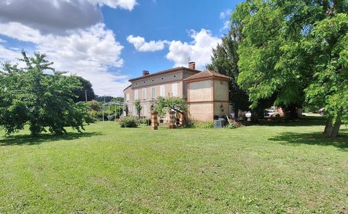 House in Castelnau-de-Levis, Occitania, France 1