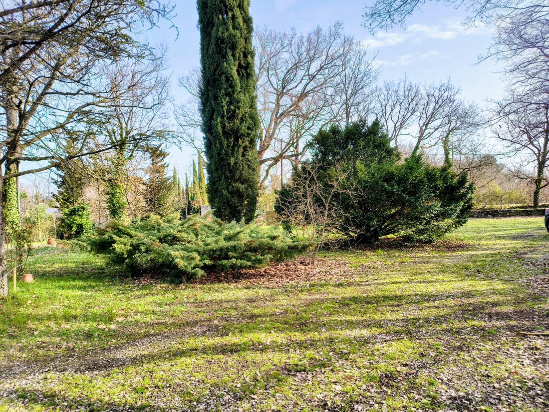 Land in Granettes-Jauberte-Sainte Anne, Aix-en-Provence, France 1 - 17894793