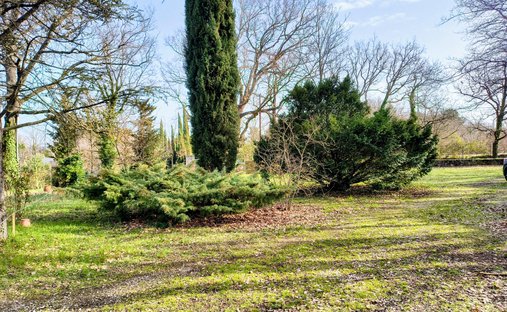 Land in Granettes-Jauberte-Sainte Anne, Aix-en-Provence, France 1