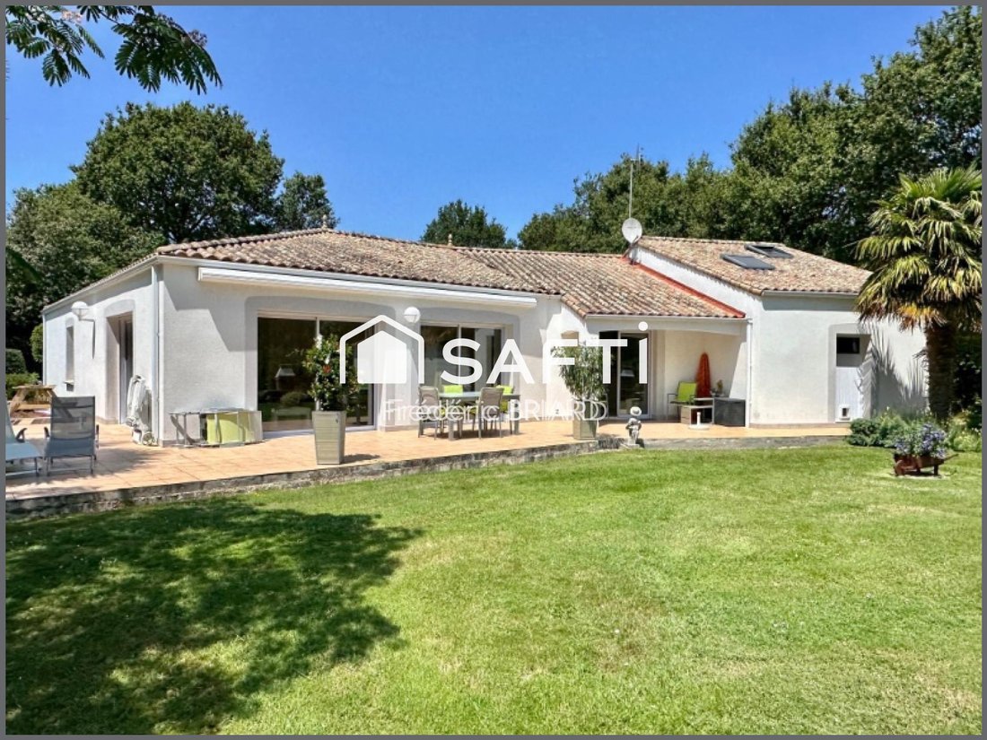 House in Vaire, Pays de la Loire, France 1 - 17895095