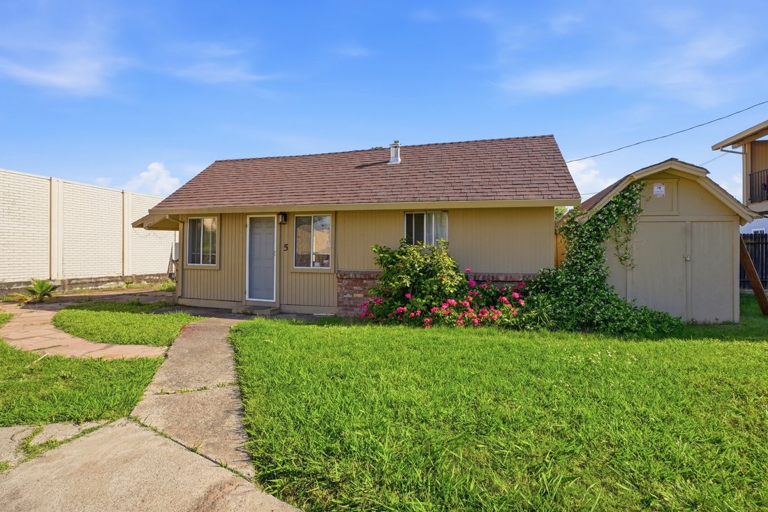 Carmichael, California, United States 3 - 17895233