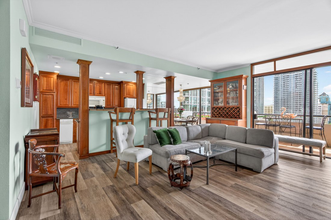 Condo in Los Angeles, California, United States 1 - 17895226