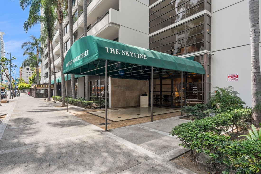 Condo in Los Angeles, California, United States 2 - 17895226