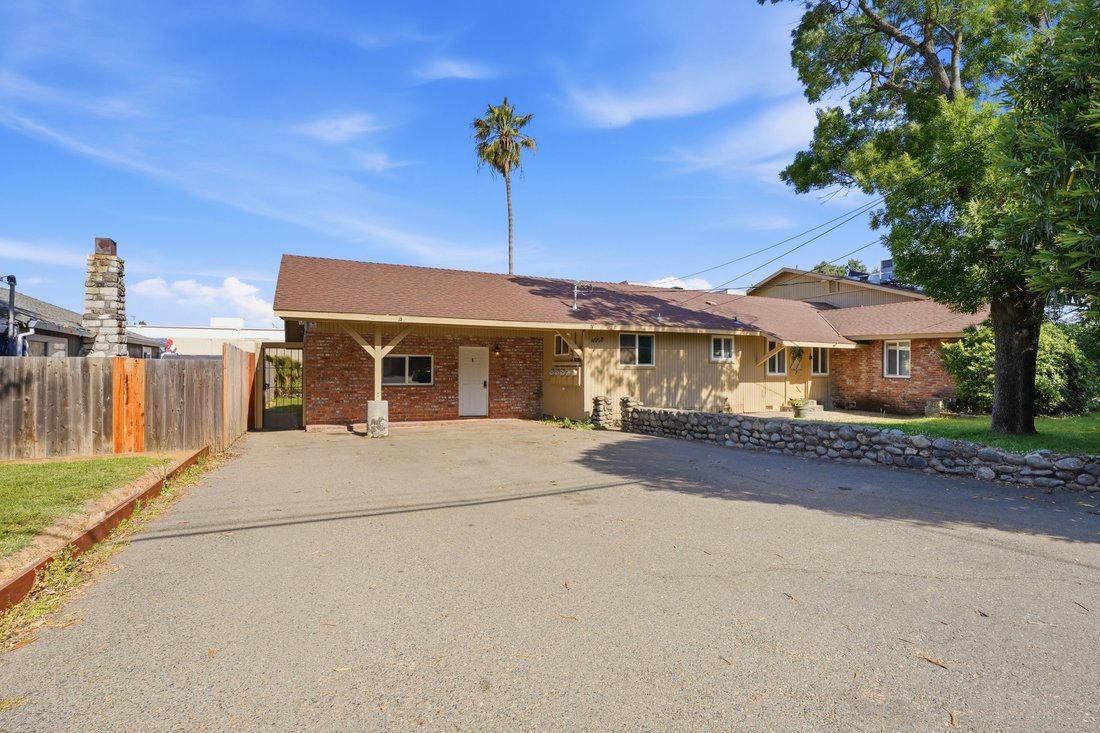 Carmichael, California, United States 1 - 17895233