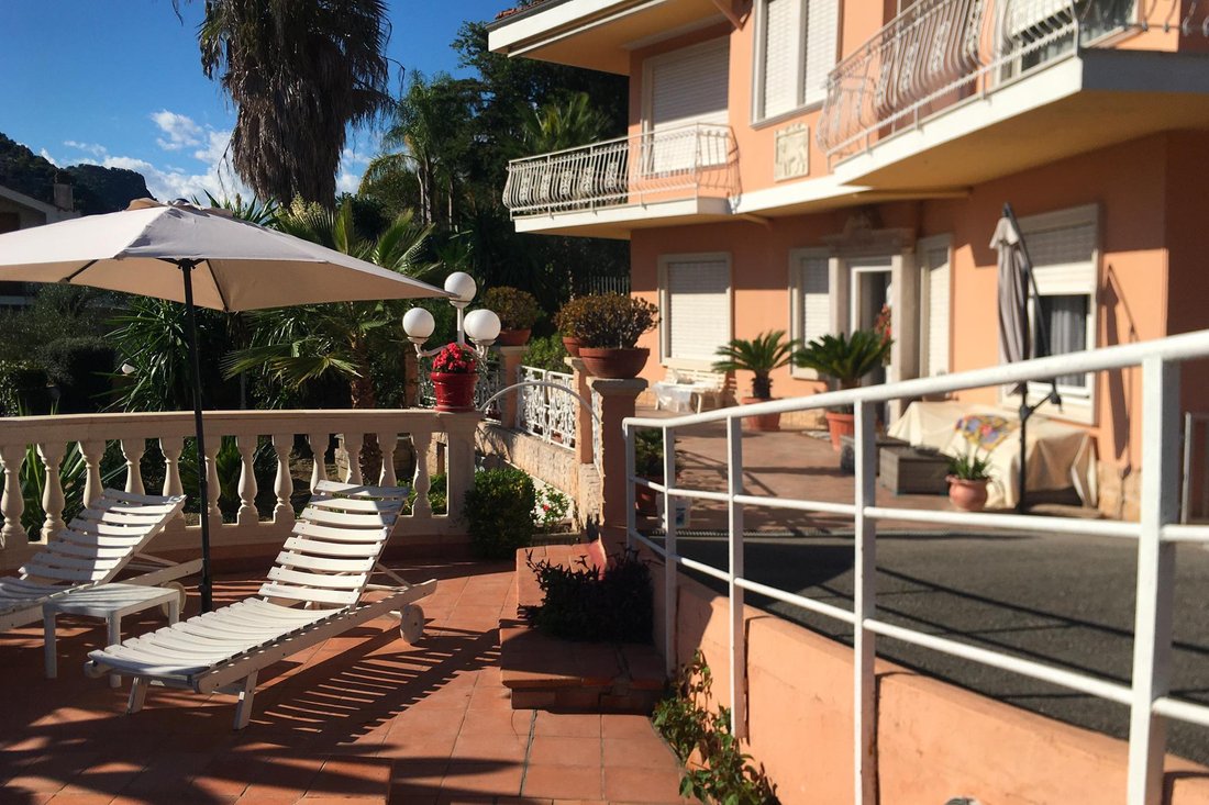 Villa in Bordighera, Liguria, Italy 3 - 17895077